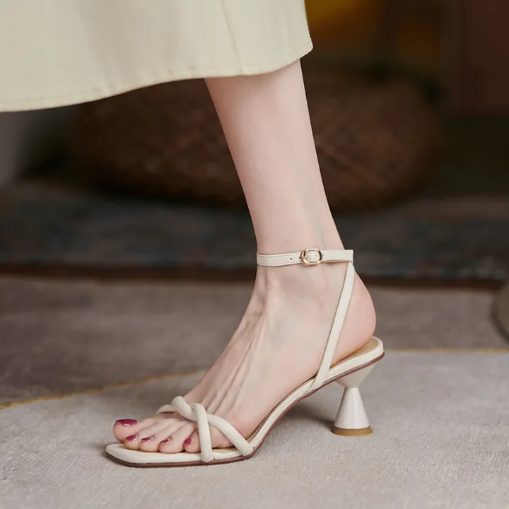รองเท้าแตะฤดูร้อนผู้หญิงส้นหนาเรียบง่ายสายรัด-2023-ปีใหม่รองเท้านางฟ้าทุกคู่สไตล์อ่อนโยนรองเท้าส้นสูงอารมณ์