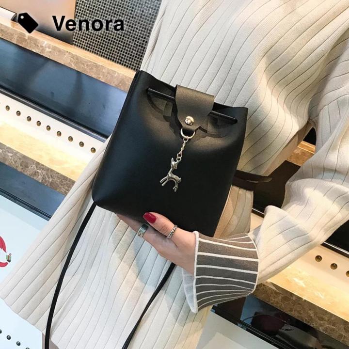 venora-กระเป๋าสะพายข้างทรงขนมจีบ-พร้อมส่ง-สีดำ