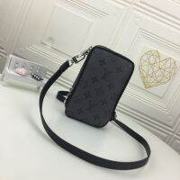 【With Box】 สำหรับผู้ชายกระเป๋าสะพายกระเป๋า Crossbody กระเป๋าโทรศัพท์69534ขนาด: 11x19x3.5cm