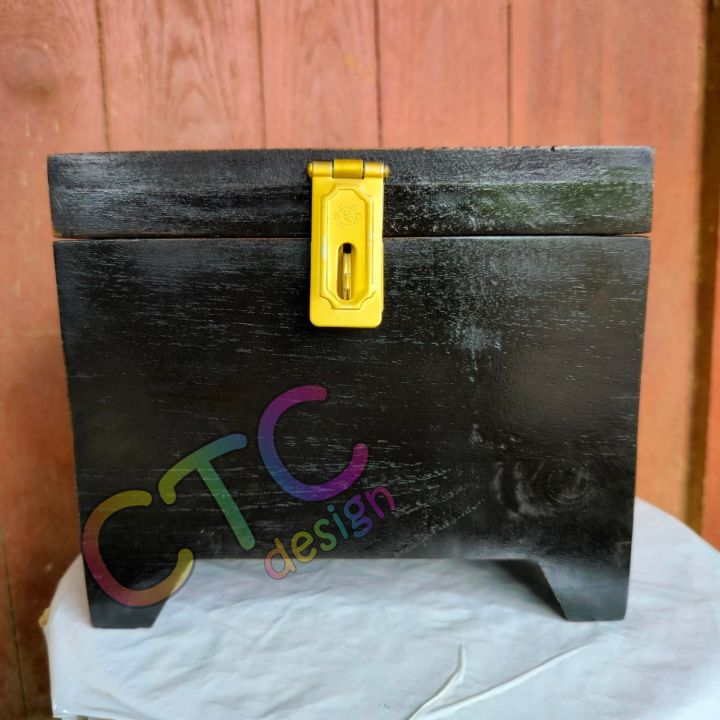 ctc-กล่องใส่เงิน-กล่องออมสินไม้สัก-20-15-18-5-ซม-งานไม้สักแท้-ทรงโบราณ-สีดำ
