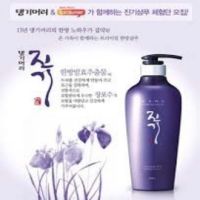 ราคานี้ได้ของแท้แน่นอน ค่ะ500ml Daeng Gi Meo Ri 댕기 머리 리 바이탈 라이징 탈모 케어 샴푸 แชมพูแดกีโมรี ไวทัลไลซิ่ง อุดมไปด้วยสารสกัดจากธรรมชาติ ลดการหลุดร่วง