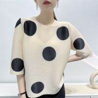 【HOT】♞ Miyake Pleated Dot 2023 O-neck Five-point Sleeve Female Loose All-matched Top