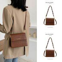 Texture niche design brown exquisite small square bag womens 2023 new high-end all-match one-shoulder Messenger purse 【QYUE】