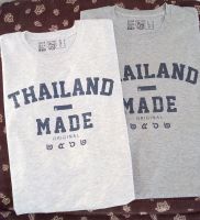 เสื้อยืดลาย ไทยทำ (THAILAND Made) ขนาดเสื้อวัดจากรอบอก (นิ้ว) ไซด์ S 32", M 36", XL 40", 3XL 44", 4XL 48" และเสื้อไซด์ใหญ่ 5XL 52"