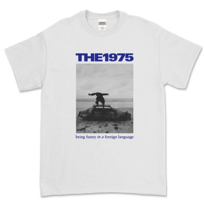 เสื้อยืด Cotton Comfortเสื้อยืดแขนสั้น พิมพ์ลาย The 1975 BEING FUNNY IN A FOREIGN LANGUAGE สําหรับผู้ชายขนาดเต็มS-5XL