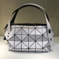 [BAOBAOIssey Miyake] issey Miyake 2023 Japan  tot bag 2021 new messenger Boston dumpling bag female Lingge handbag small bag