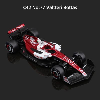 Bburago 1:43ทีมแข่งรถ F1 C42 #24 Guanyu Zhou #77 Valtteri Bottas รถโลหะผสม Diecast คอลเลกชันโมเดลของเล่น2022รถหล่อตาย