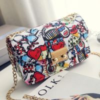 New Fashion Women Bags Summer Graffiti Ladies Designer Handbags Chain Mini Bag Heart Pattern Women Messenger Bags Female Clutch