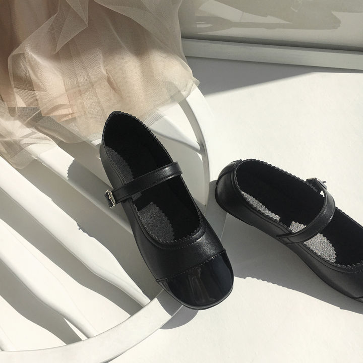 ccomccomshoes-shine-mary-jane-two-tone-banded-waist-flat-shoes-1-cm-black-enamel-front-nose-with-classic-mood-its-mary-jane-shoes