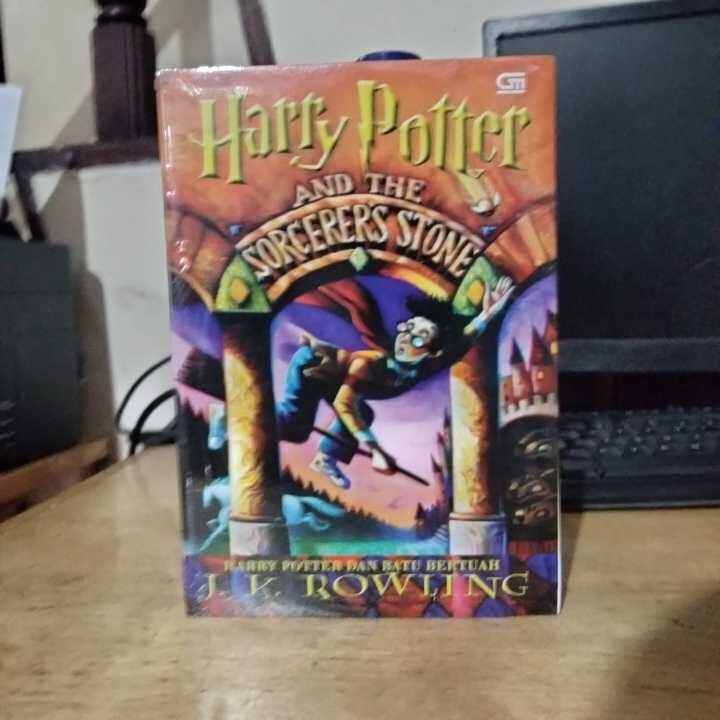 Harry Potter And The Sorcerer's Stone - Harry Potter Dan Batu Bertuah ...