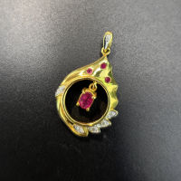 Ruby Diamond Pendants จี้สร้อยคอทับทิม ทับทิมแท้สีแดงเข้มธรรมชาติ เนื้อสะอาด ประดับเพชรแท้น้ำ95-96 ตัวเรือนเป็นทองคำเหลือง18k (ราคาไม่รวมค่าสร้อย)