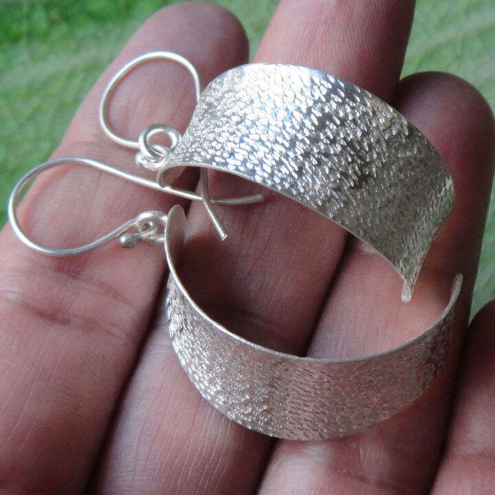 very-nice-earrings-pure-silver-thai-karen-hill-tribe-ลวดลายสวยงามไทยตำหูเงินกระเหรี่ยงทำจากมือชาวเขางานฝีมือสวยของฝากที่มีคุณค่าของฝากถูกใจ-มีคุณค่า