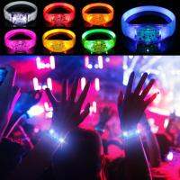 CON 2pcs หลายสี สร้อยข้อมือเรืองแสง LED เสียงเปิดใช้งาน ไฟกระพริบมีไฟ กำไลเปิดใช้งานด้วยเสียง น่าสนใจและน่าสนใจ สายรัดข้อมือ สายรัดข้อมือกีฬา งานกลางคืน