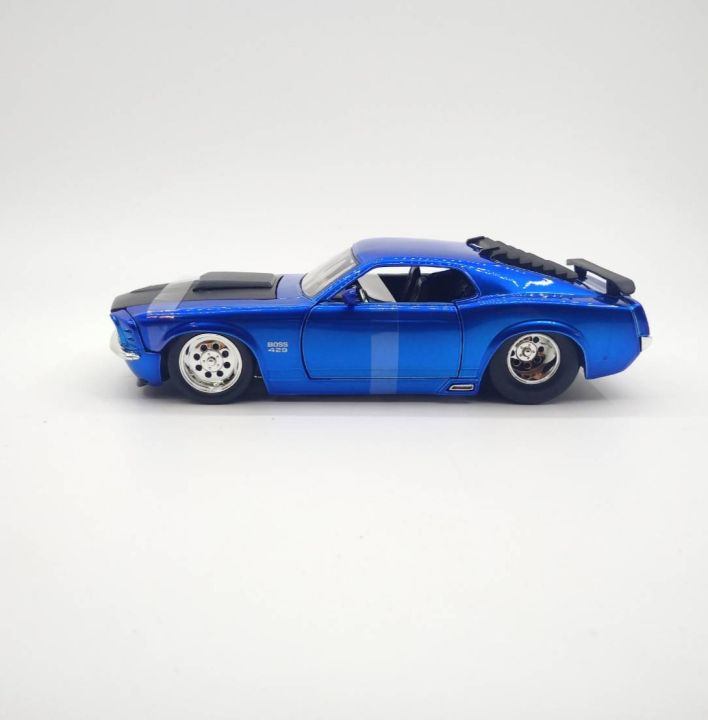 รถโมเดล-ford-mustang-boss-429-เปิดประตูและกระโปรงหน้าได้-1-24-jada-31647-สีน้ำเงิน