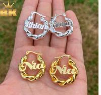 HotTHE BLING KING Custom ชื่อต่างหูส่วนบุคคลจดหมายสแตนเลส Mini Twist Thread ต่างหู Wome อินเทรนด์อุปกรณ์เสริม Jewelry