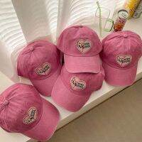 สีชมพูรักปักหมวกเบสบอลสไตล์เกาหลี Ins Peaked Cap สีทึบติดตั้งหมวกสําหรับผู้หญิงบดหมวกเบสบอล