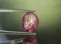 พลอยหลังเบี้ย ทับทิมสตาร์ (Star Ruby) น้ำหนัก 8.85 ct. ขนาด10.7*5.2*13.2 mm. พลอยแท้ 100 % เนื้อดี ราคาถูก