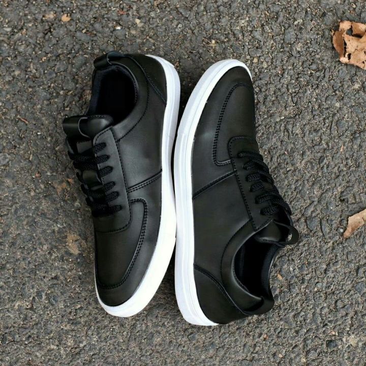 Sepatu Sneakers Sepatu pria casual Original Model Terbaru