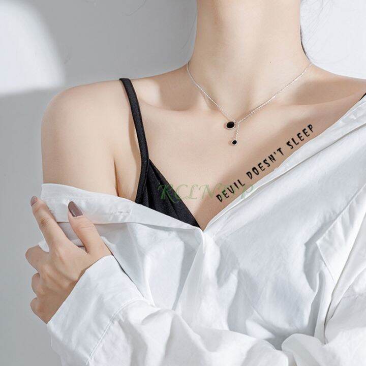 สติกเกอร์รอยสักชั่วคราวกันน้ำสีดำปีศาจไม่หลับรอยสักแบบด่วนตัวอักษรภาษาอังกฤษรอยสักปลอมข้อมือคอสำหรับผู้หญิงผู้ชาย