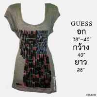 USED Guess - Gray Lipstick T-Shirt | เสื้อยืดสีเทา ลิปสติก ลายกราฟฟิก แขนสั้น ทรงยาว เสื้อแขนสั้น เสื้อทรงยาว สาวอวบ แท้ มือสอง