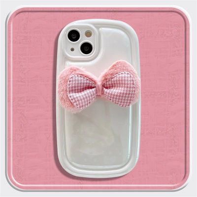 เคสโทรศัพท์รูปหัวใจ Magic Color สำหรับ iPhone 14 เคสโทรศัพท์เบาะหนังสีขาวสำหรับ iPhone 12ProMax เคสโทรศัพท์ Pink Plush Bow สำหรับ iPhone 13 สร้อยข้อมือ Plush สีขาวสำหรับ iPhone11 เคสโทรศัพท์แฟชั่นน่ารักสำหรับ iPhone14Plus