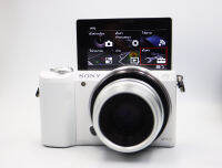 Sony A5100 กล้องคอมแพค α5100 การเชื่อมต่อแบบ Wi-Fi® และ NFC ทำให้คุณสามารถถ่ายโอนภาพถ่ายหรือภาพยนตร์ ไปยังสมาร์ทโฟนหรือแท็บเล็ต Android เป็นเรื่องง่าย โดยไม่ต้องตั้งค่าซับซ้อน