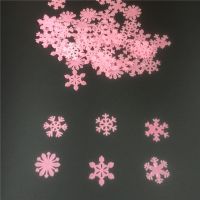 ZZOOI 50Pcs/Lot Luminous Wall Sticker Christmas Snowflake Decoration Plastic Pink White Blue Snowflake Stereo Decals Glow In The Dark