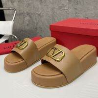 2023 ValentinoˉSummer New Fashion Versatile Thick Sole Slide Womens Beach Shoes