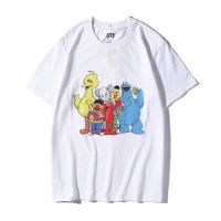 Sesame Street X Kawsx Uniqlo เสื้อยืดลําลองสําหรับผู้ชายผู้หญิงแขนสั้นพิมพ์ลาย DanliuwenzhoujielunS-5XL เสื้อยืดคุณภาพดี