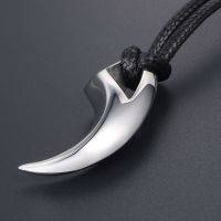 Punk Hip Hop Stainless Steel Crescent Tooth Spike Pendant Necklace Men Women Fashion Wolf Tooth Leather Rope Necklace Jewelry Fashion Chain Necklaces