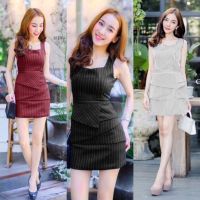 ME8131 Dress เดรสแขนกุด คอเหลี่ยมกว้าง ทรงเข้ารูปพอดีตัว สีกรมตัดลายเส้นสีขาว เป็นริ้วๆ เนื้อผ้าโฟร์เวย์ขอบเอวทำระบายทับหน้าเดรส ซ้อน 3 ชั้น เรียบเก๋มากๆคะ