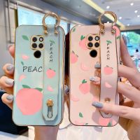 [ข้อเสนอพิเศษ] Romwe   (พร้อมสายรัดข้อมือ) เคสโทรศัพท์หรูหราสำหรับ Huawei Mate 20 Stand Holder Case Sweet Peach Square Electroplating Back Cover