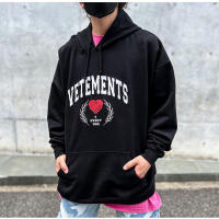 Vetements เย็บปักถักร้อยโลโก้ Hoodie หัวใจสีแดง Handshake รูปแบบเสื้อผู้ชายผู้หญิงคุณภาพสูง Streetwear VTM Hoode Pullover