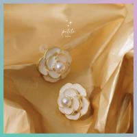 [petite by PRAKYRE] Camellia Earring - ต่างหูรูปดอกไม้ติดหู ตกแต่งด้วยมุกแบบเรียบหรู ใส่ได้ทุกวันทุกโอกาส