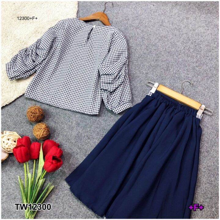 tw12300-set-2-ชิ้น-เสื้อลายสก็อตแขนย่น-กระโปรงสั้นผูกเอว