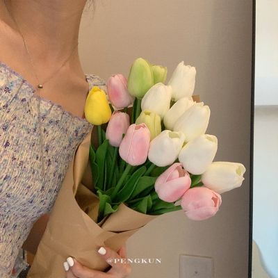 Han Feng tulip simulation bouquet ins simulation flower decoration living room desktop small fresh tulip simulation bouquet photo props background decoration girl heart decoration furnishings desk swing picnic