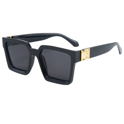 【Hot sales】2023 แว่นตากรอบสี่เหลี่ยมแฟชั่นใหม่แว่นกันแดดระดับไฮเอนด์ในยุโรปและอเมริกาแว่นกันแดดป้องกันรังสียูวีที่นิยมในโลกออนไลน์ sunglasses