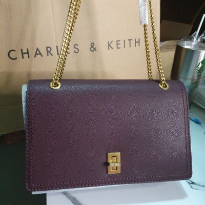 กระเป๋าสะพาย charles & keith ของแท้100% มือ1จากshop