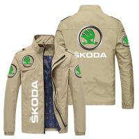 เสื้อกันลมโลโก้รถ Skoda ลำลองของชุดผู้ชายสไตล์ฤดูใบไม้ผลิและใบไม้ร่วงใหม่2023มีซิปเสื้อโค้ตผู้ชายเสื้อแจ็คเก็ตบอมเบอร์ฮิปฮอปทรงสลิม