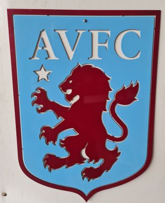 โลโก้ แอสตัน วิลล่า Aston Villa ขนาดสเกล 60 * 42.7 cm เหล็กหนา 3 มิลลิเมตรน้ำหนัก 3.5 กิโลกรัม แบบแขวนติดผนัง เหล็กตัดเลเซอร์พ่นสี 2K สีพ่นรถยนต์ภายนอกสวยงามคงทนไม่ลอกไม่ร่อนไม่เป็นสนิมติดตั้งได้ทั้งภายนอกภายในอาคารบ้านเรือนทนแดดทนฝนทนทุกสภาวะอากาศ