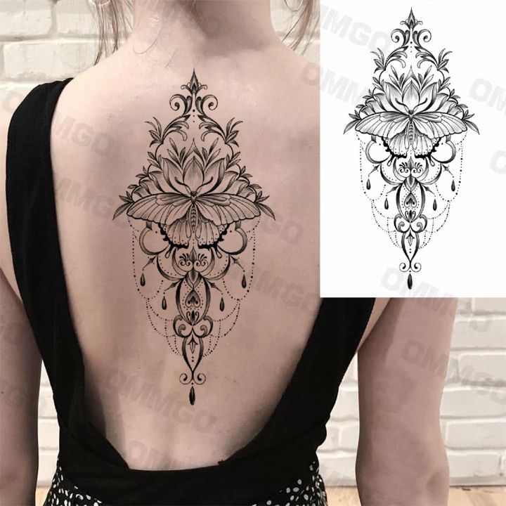 Với miếng dán tatoo hình xăm bướm phụ nữ, bạn có thể tự tay tạo ra những hình ảnh đẹp mắt và bắt mắt. Không cần phải đau đớn hay mất thời gian, đơn giản và dễ dàng để có được tác phẩm của riêng mình.