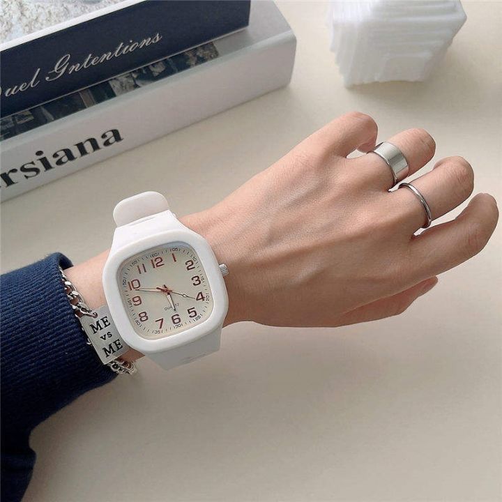 jam-tangan-elektronik-อารมณ์แบบเรียบง่ายสำหรับนักเรียนมัธยมต้นสีขาวผู้หญิงสไตล์-ins-ยูนิคอร์นนาฬิกาหน้าปัดทรงสี่เหลี่ยม