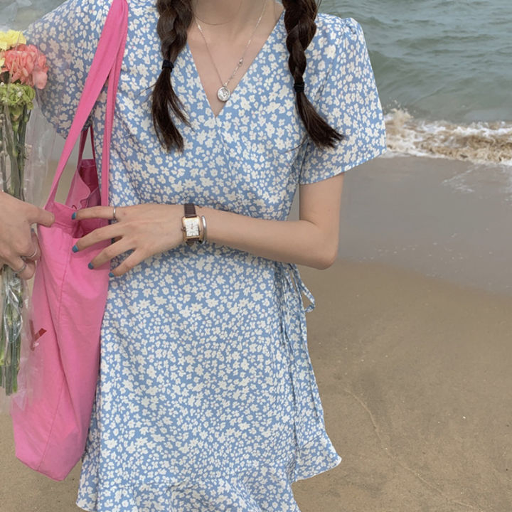 เดรสเเฟชั่นลายดอกไไม้สีน้ำเงินฟ้า-เดรสน่ารักๆ-ใส่เที่ยวใส่ไปคาเฟ่ถ่ายรูปสวยๆ-เดรสเเฟชั่นสไตล์เกาหลี-เดรสมินิ