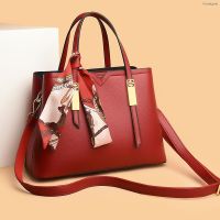 ?handbag branded กระเป๋าผู้หญิงหนังนุ่มกระเป๋าแม่ 2022 ใหม่งานแต่งงานกระเป๋าสุภาพสตรีกระเป๋าสะพายกระเป๋า Messenger แบบพกพาสไตล์ยุโรปและอเมริกาย้อนยุค