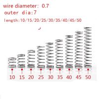 20ชิ้น/ล็อต0.7มม. 0.7X7สเตนเลสสตีลสายไฟสปริงเส้นผ่านศูนย์กลางภายนอก0.7มม. เส้นผ่านศูนย์กลาง7มม. ยาว10-50มม