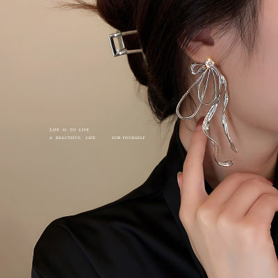Saiban925 เงินเข็มเพชรโบว์ต่างหูเกาหลีเรียบง่ายโลหะต่างหูลมเย็น925 Silver Needle Diamond Bow Earrings Korean Simple Metallic Cold Wind Earrings