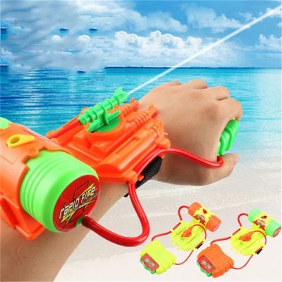 ปืนฉีดน้ำของเล่นแบบรัดข้อมือกลางแจ้งของเล่นน้ำแบบถือด้วยมือ INPATIENTSTORE66IN4กีฬาสำหรับเด็กชายฤดูร้อน
