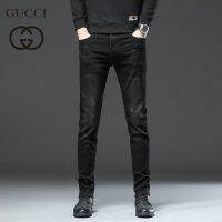 【 Stock】Original ผ้าลายเซ็น Guccis คุณภาพสูง Streetwear ฤดูใบไม้ผลิฤดูร้อนแฟชั่นผู้ชาย Breathable Casual เข้ารูปพอดีกางเกงยีนส์ผู้ชายปุ่มแบรนด์ของแท้กางเกงยีนส์ขายาวตรง