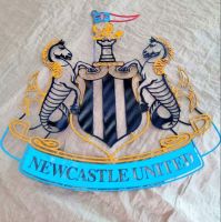 newcastle united โลโกนิวคาสเซิ่ล เหล็กตัดเลเซอร์ ขนาด 60*60 cm. ทำสีเหมือนจริงใช้สีพ่นรถยนต์ภายนอก 2k ทนแดดทนฝนทนทุกสภาวะอากาศ