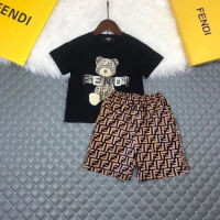 Fendi∮ เด็กผ้าฝ้ายวอร์มชุดแขนสั้นการ์ตูนพิมพ์เสื้อยืดและกางเกงขาสั้น2ชิ้นชุดฤดูร้อนสำหรับหนุ่มๆสาวๆ